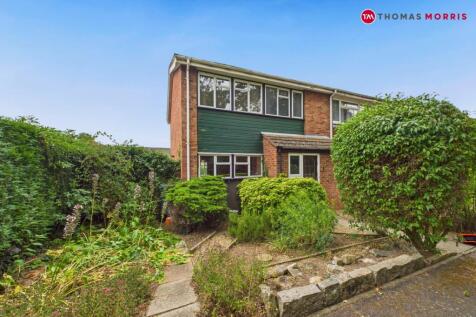 Spinney Close, Huntingdon PE28 3 bed semi