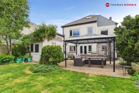 Royston Road, Royston SG8 5 bed detached house for sale
