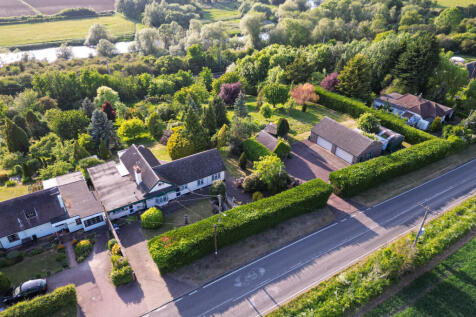 Paxton Hill, St. Neots PE19 3 bed bungalow for sale