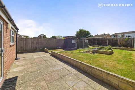Wantage Gardens, St. Neots PE19 3 bed semi