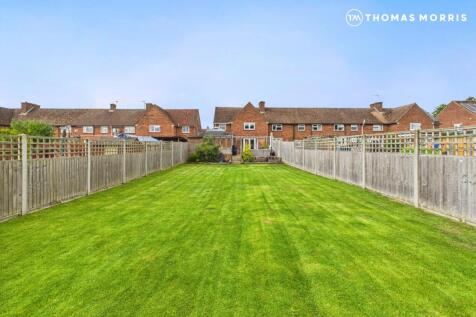 Latin Close, St. Neots PE19 3 bed semi