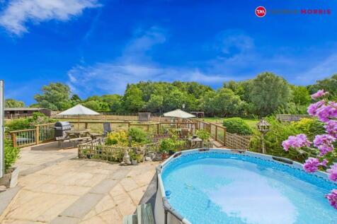 The Bank, Huntingdon PE28 4 bed detached house for sale