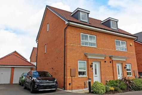 4 bedroom semi-detached house for sale