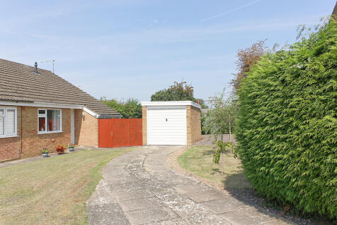 2 bedroom semi-detached bungalow for sale