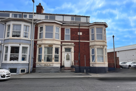 Studio flat for sale
