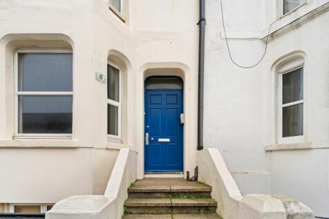 Seaford BN25 2 bed flat for sale