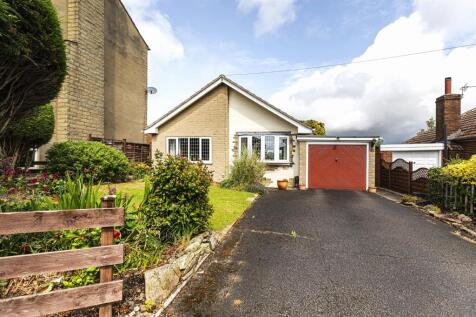 Kaye Lane, Huddersfield 2 bed detached house for sale