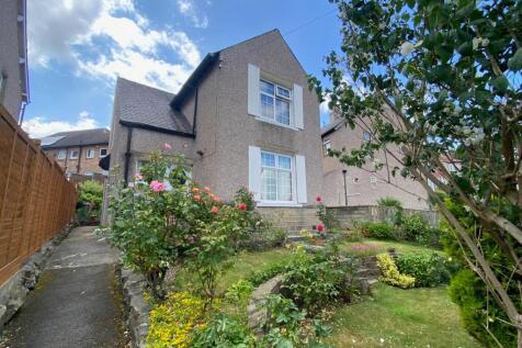 Cawthorne Avenue, Huddersfield 3 bed detached house for sale