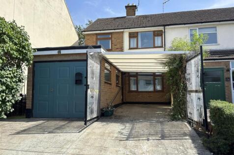 Pine Road, Glenfield, Leicester 3 bed townhouse for sale