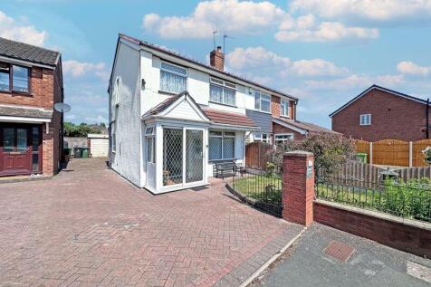 Bartlett Close, TIPTON, DY4 0BU 3 bed semi