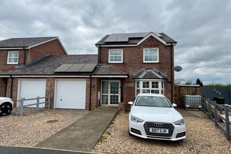 Parc Yr Ynn, Llandysul, SA44 3 bed link detached house for sale