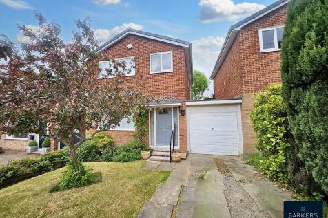 Southcroft Gate, Birkenshaw 3 bed link detached house for sale