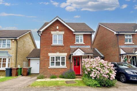 Fielders Way, Shenley, WD7 3 bed link detached house for sale