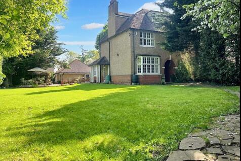 St. Giles Avenue, South Mimms, EN6 6 bed semi