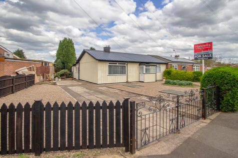 3 bedroom semi-detached bungalow for sale