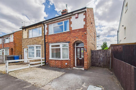 2 bedroom semi-detached house for sale