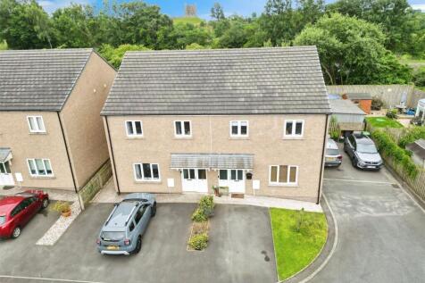 Pembroke Close, Brough, Kirkby... 3 bed semi