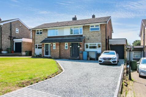 3 bedroom semi-detached house for sale
