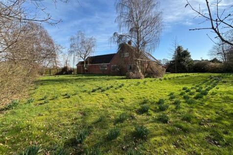 6 bedroom detached bungalow for sale