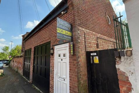 2 bedroom detached house for sale