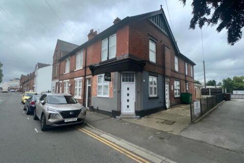 5 bedroom terraced house for sale