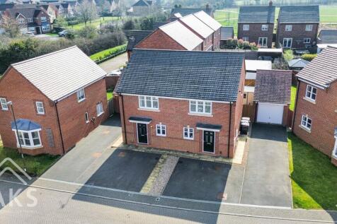 2 bedroom semi-detached house for sale