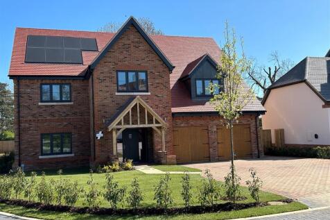 5 bedroom detached house for sale