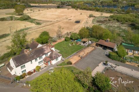 Mucking 5 bed detached house for sale