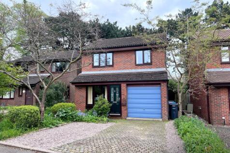 Milborne Close, Upton, CH2 3 bed detached house for sale