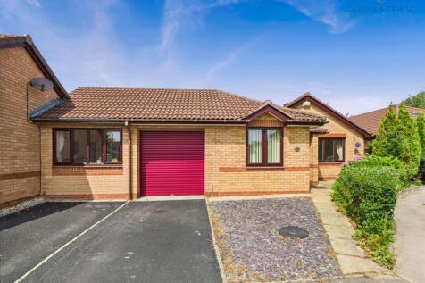 Daniell Way, Great Boughton, CH3 3 bed semi