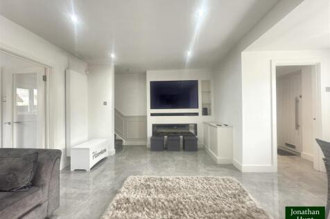 St. Johns Avenue, Harlow CM17 3 bed semi