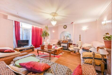 6 bedroom semi-detached house for sale
