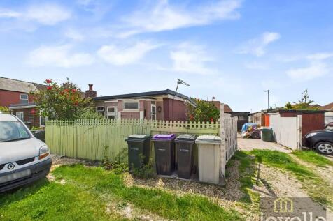 1 bedroom semi-detached bungalow for sale