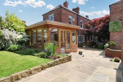 The Green, Hurworth, DL2 5 bed terraced house for sale