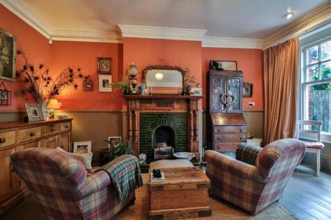 Newton House 8 bed terraced house for sale