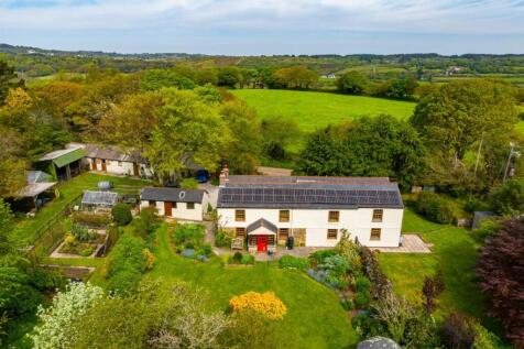 Pulla Cross, Truro, Cornwall, TR4 6 bed property with land for sale