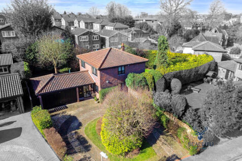 Brentwood CM14 4 bed detached house for sale