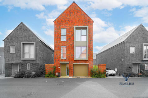 Beaulieu Park CM1 3 bed detached house for sale