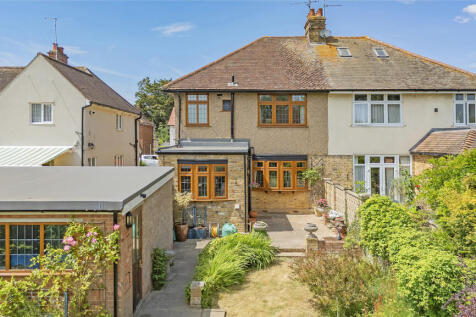3 bedroom semi-detached house for sale