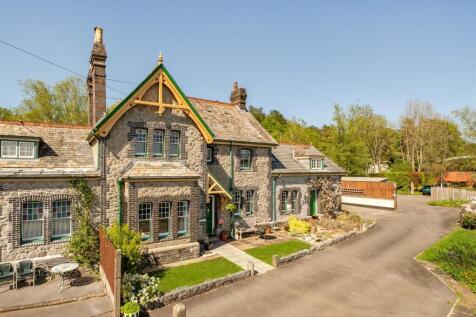 5 bedroom semi-detached house for sale