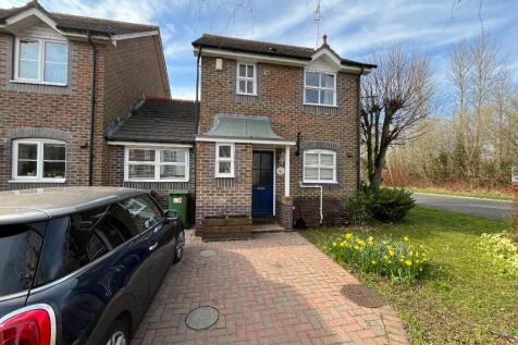 3 bedroom link detached house for sale