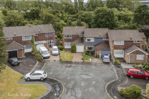 Rugby Drive, Macclesfield SK10 4 bed end of terrace house for sale