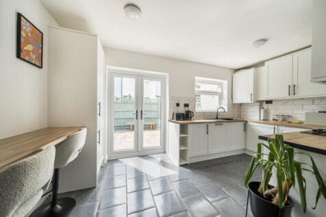 Oxford Road, Windsor, Berkshire 3 bed terraced house for sale