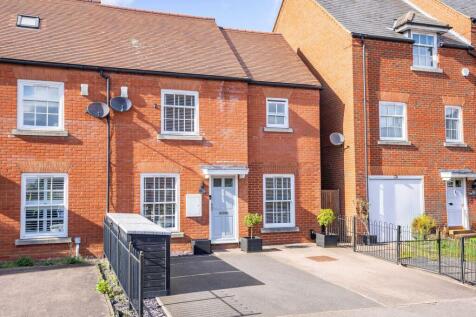 Goldsmith Way, Hertfordshire AL3 3 bed semi