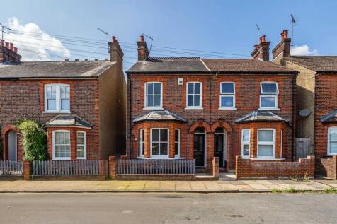 Warwick Road, Hertfordshire AL1 3 bed semi