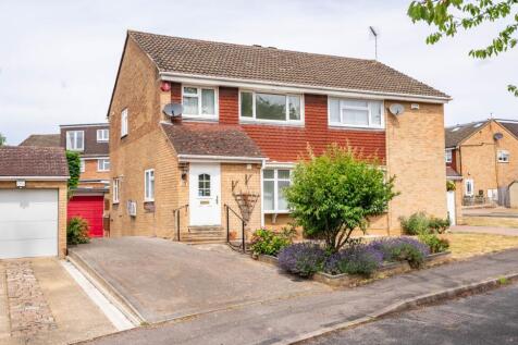 Alzey Gardens, Hertfordshire AL5 3 bed semi