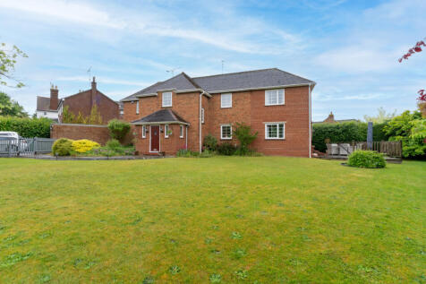 St. Johns Crescent, Essex CM24 5 bed detached house for sale