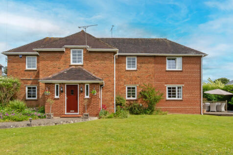 St. Johns Crescent, Essex CM24 5 bed detached house for sale