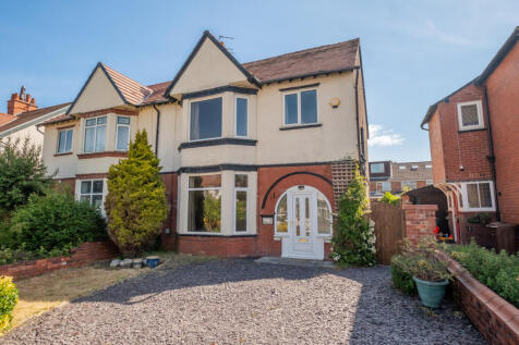 Mythop Avenue, Lytham St. Annes, FY8 3 bed semi