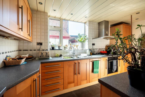 Preston Road, Lytham St. Annes, FY8 2 bed detached bungalow for sale